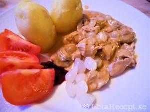 Kycklinggryta med champinjoner och syltlök recept