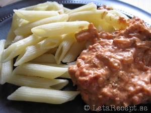 Pastasås med vegetarisk bacon